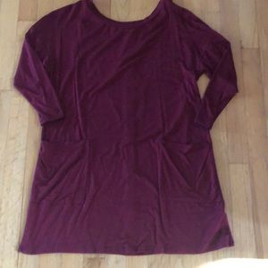 Women’s burgundy tunic, size large.